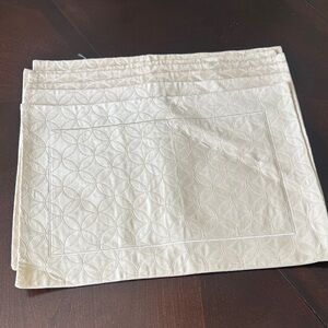 Fieldcrest Luxury (6) Rectangular Cream Placemats 14”x20”